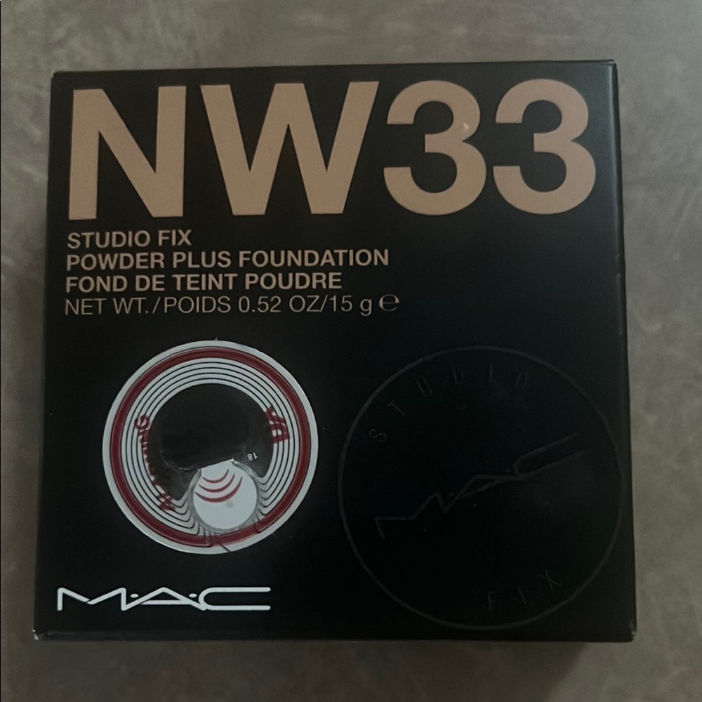 MAC Studio Fix Powder Plus Foundation NW33